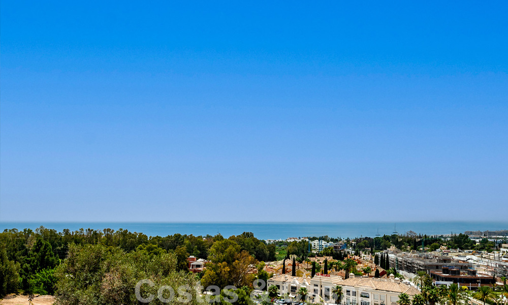 Luxurious apartment for sale with panoramic sea views in a gated urbanization on the Golden Mile, Marbella 61765