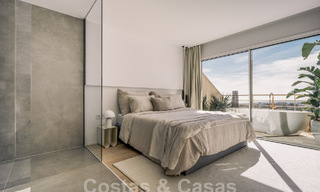 Impressive renovated penthouse for sale with panoramic golf and sea views in the heart of Nueva Andalucia, Marbella 61799 