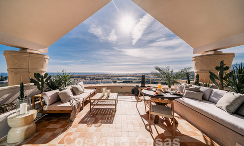 Impressive renovated penthouse for sale with panoramic golf and sea views in the heart of Nueva Andalucia, Marbella 61803