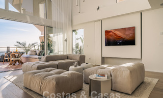 Impressive renovated penthouse for sale with panoramic golf and sea views in the heart of Nueva Andalucia, Marbella 61807 