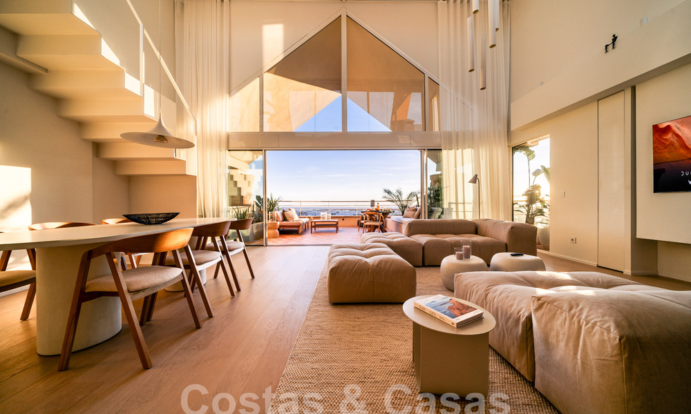 Impressive renovated penthouse for sale with panoramic golf and sea views in the heart of Nueva Andalucia, Marbella 61813