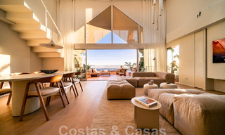 Impressive renovated penthouse for sale with panoramic golf and sea views in the heart of Nueva Andalucia, Marbella 61813 