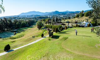 Impressive renovated penthouse for sale with panoramic golf and sea views in the heart of Nueva Andalucia, Marbella 61839 