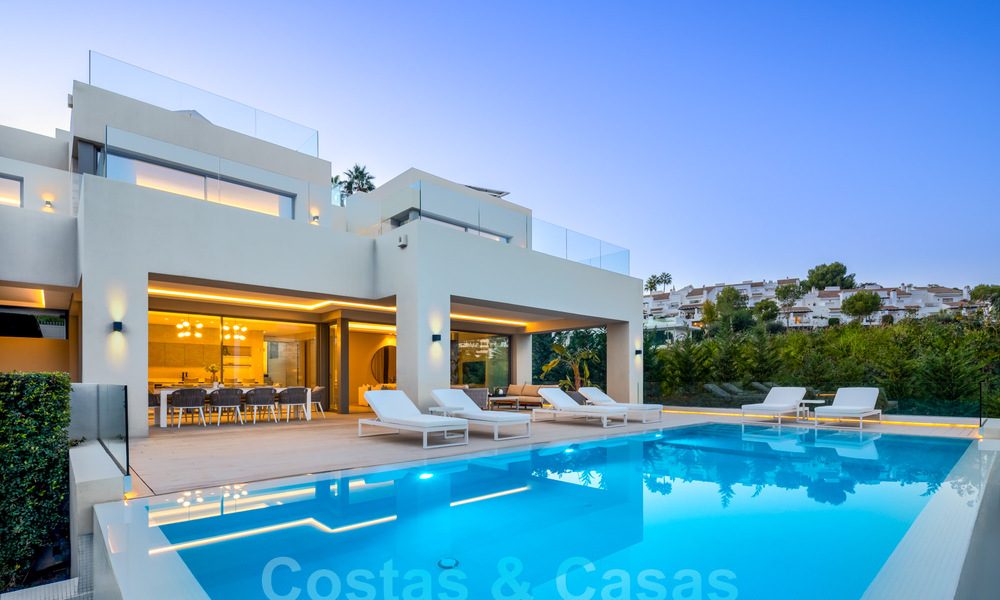 Sophisticated luxury villa with modern design for sale within walking distance of the golf course in Nueva Andalucia, Marbella 61339
