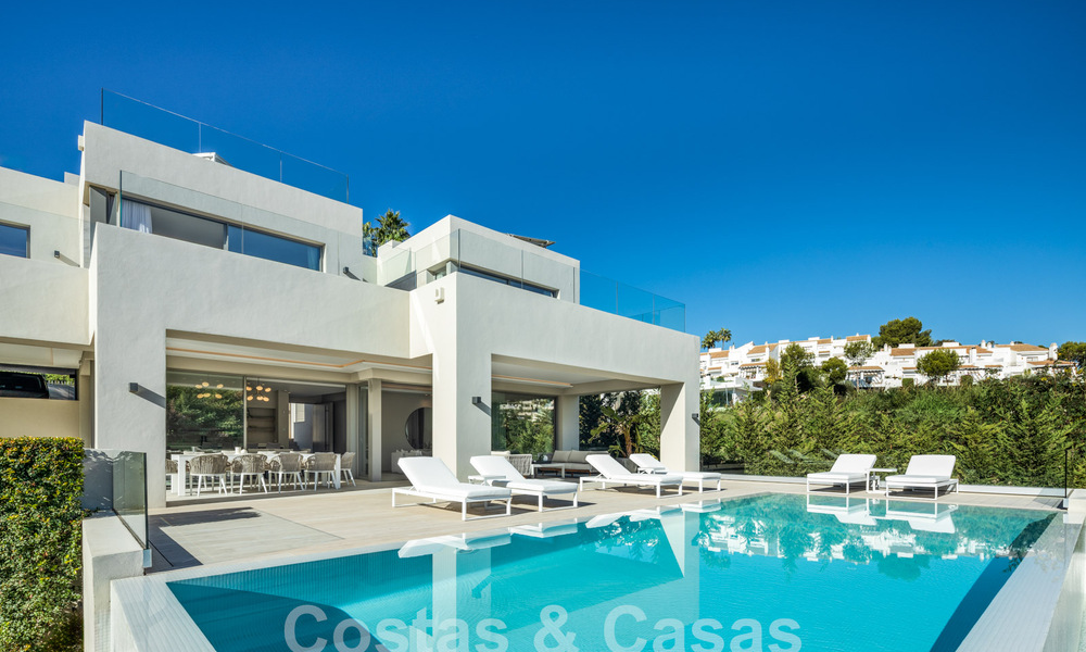 Sophisticated luxury villa with modern design for sale within walking distance of the golf course in Nueva Andalucia, Marbella 61349