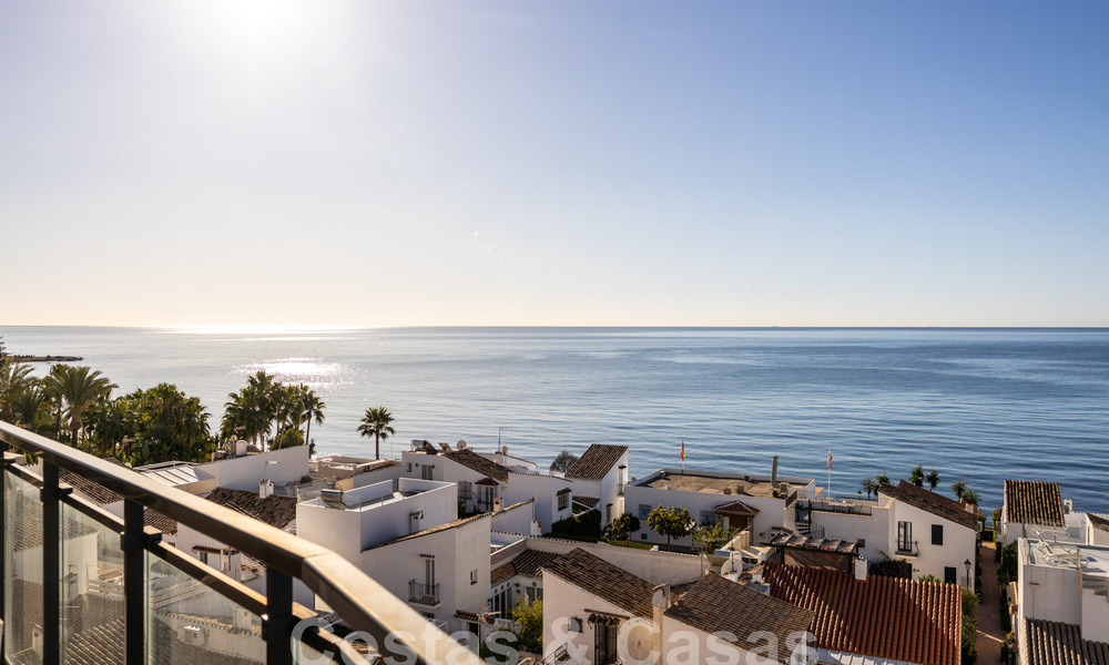 Beachside Penthouse with 3 bedrooms and panoramic sea views for sale on the New Golden Mile between Marbella and Estepona 61366