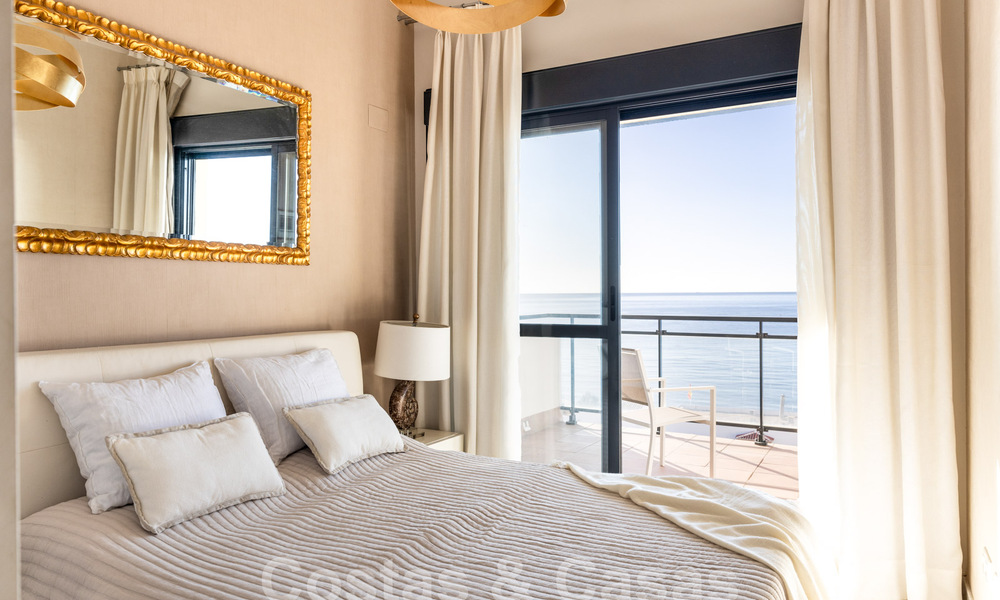 Beachside Penthouse with 3 bedrooms and panoramic sea views for sale on the New Golden Mile between Marbella and Estepona 61367