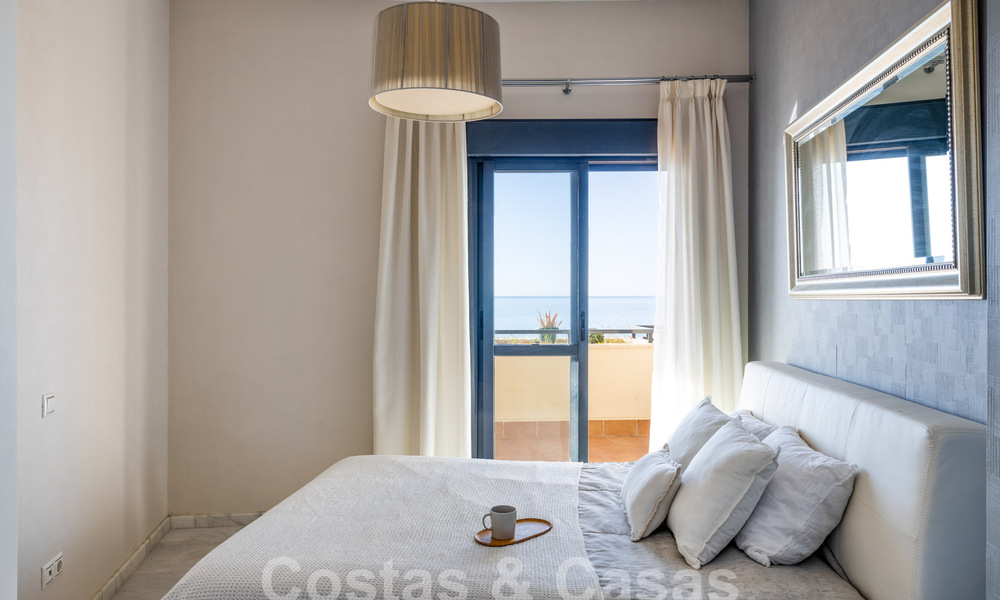 Beachside Penthouse with 3 bedrooms and panoramic sea views for sale on the New Golden Mile between Marbella and Estepona 61372