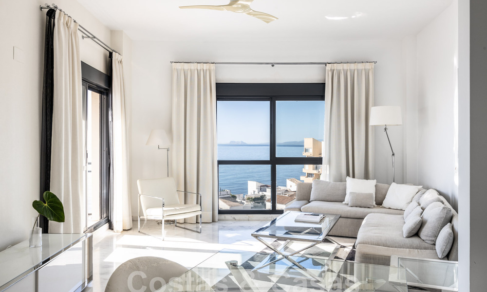 Beachside Penthouse with 3 bedrooms and panoramic sea views for sale on the New Golden Mile between Marbella and Estepona 61373