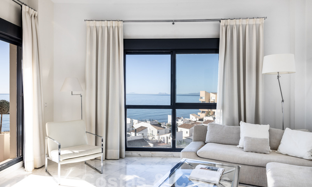 Beachside Penthouse with 3 bedrooms and panoramic sea views for sale on the New Golden Mile between Marbella and Estepona 61374