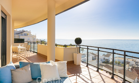 Beachside Penthouse with 3 bedrooms and panoramic sea views for sale on the New Golden Mile between Marbella and Estepona 61375