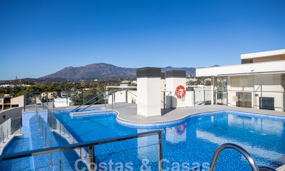 Beachside Penthouse with 3 bedrooms and panoramic sea views for sale on the New Golden Mile between Marbella and Estepona 61380