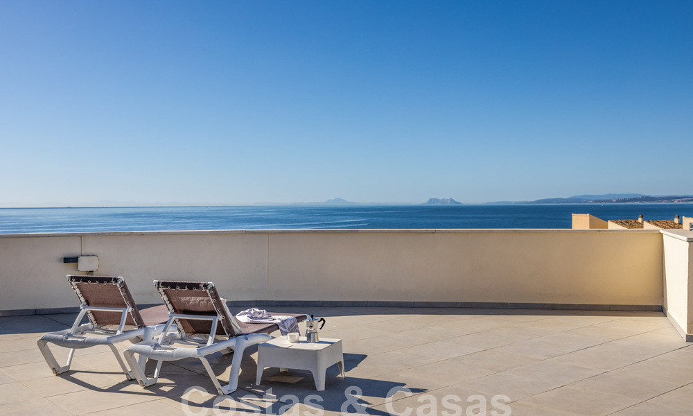 Beachside Penthouse with 3 bedrooms and panoramic sea views for sale on the New Golden Mile between Marbella and Estepona 61381