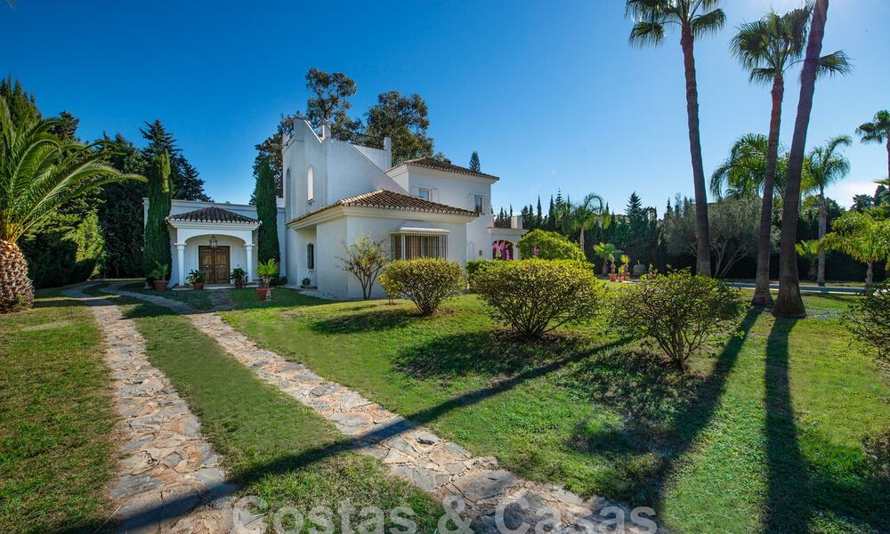 Mediterranean luxury villa for sale just steps from the beach and amenities in Guadalmina Baja, Marbella 61851