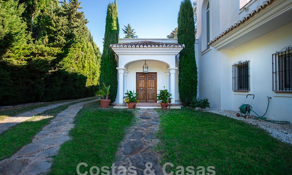 Mediterranean luxury villa for sale just steps from the beach and amenities in Guadalmina Baja, Marbella 61852