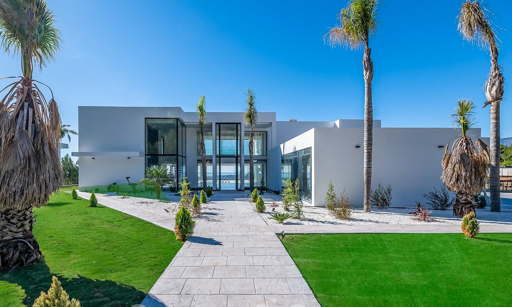 New, modern, luxury villa for sale with panoramic sea views in the exclusive Marbella Club Golf Resort in Benahavis - Marbella 61974