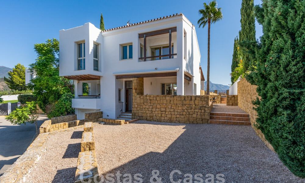 Charming family home for sale overlooking golf and mountain scenery in Benahavis – Marbella 62079
