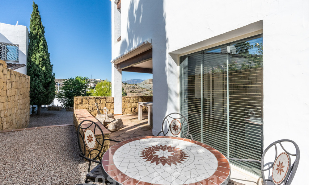 Charming family home for sale overlooking golf and mountain scenery in Benahavis – Marbella 62086
