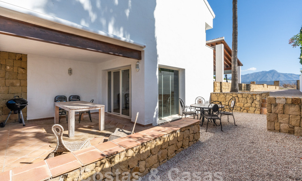 Charming family home for sale overlooking golf and mountain scenery in Benahavis – Marbella 62087