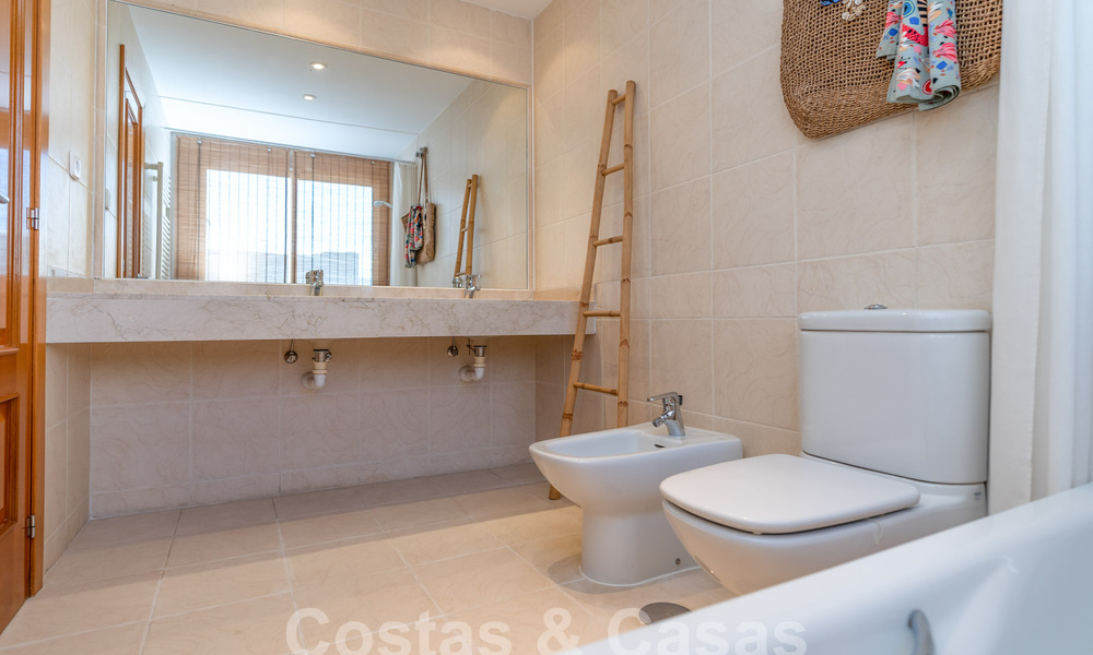 Charming family home for sale overlooking golf and mountain scenery in Benahavis – Marbella 62099