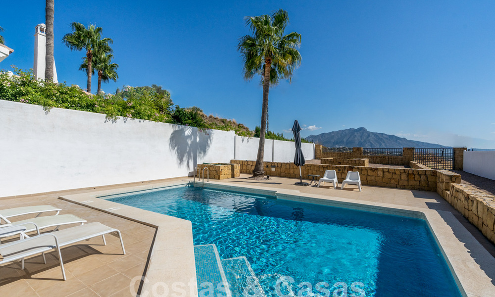 Charming family home for sale overlooking golf and mountain scenery in Benahavis – Marbella 62110