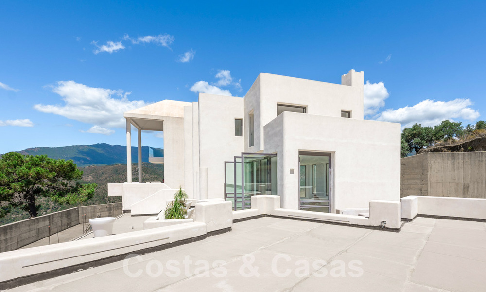 Modern villa to be finished for sale surrounded by 360º views of the mountains, lake and sea, close to Marbella 61929