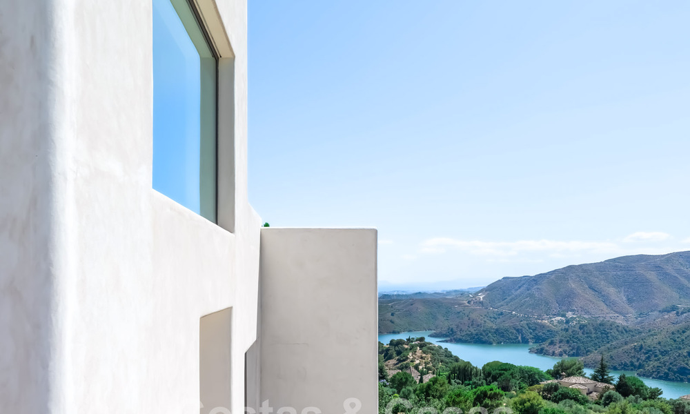 Modern villa to be finished for sale surrounded by 360º views of the mountains, lake and sea, close to Marbella 61933