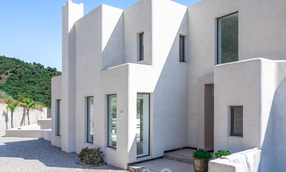 Modern villa to be finished for sale surrounded by 360º views of the mountains, lake and sea, close to Marbella 61936