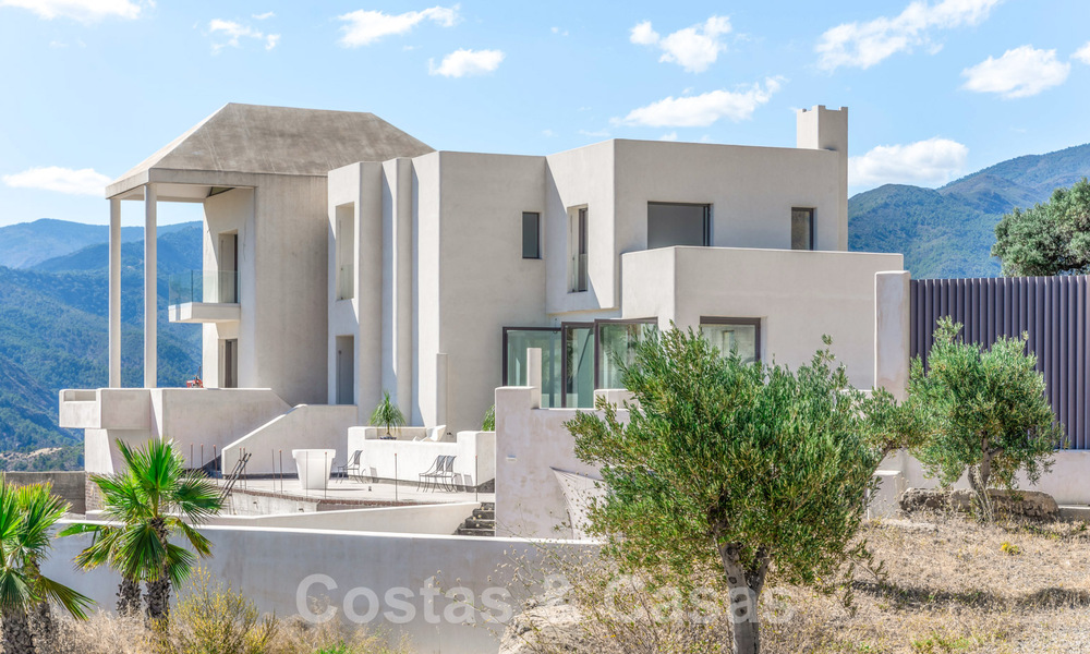 Modern villa to be finished for sale surrounded by 360º views of the mountains, lake and sea, close to Marbella 61937