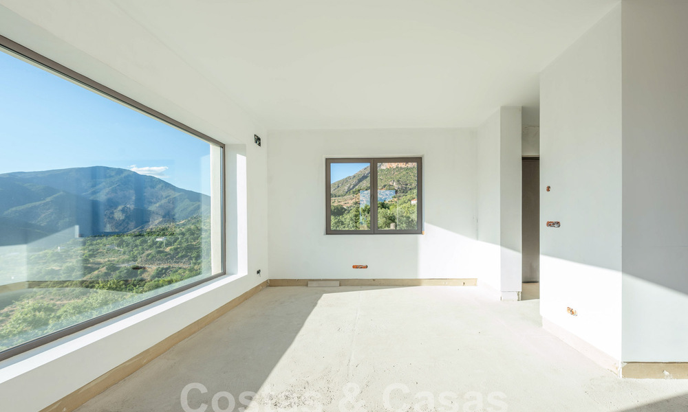 Modern villa to be finished for sale surrounded by 360º views of the mountains, lake and sea, close to Marbella 61941