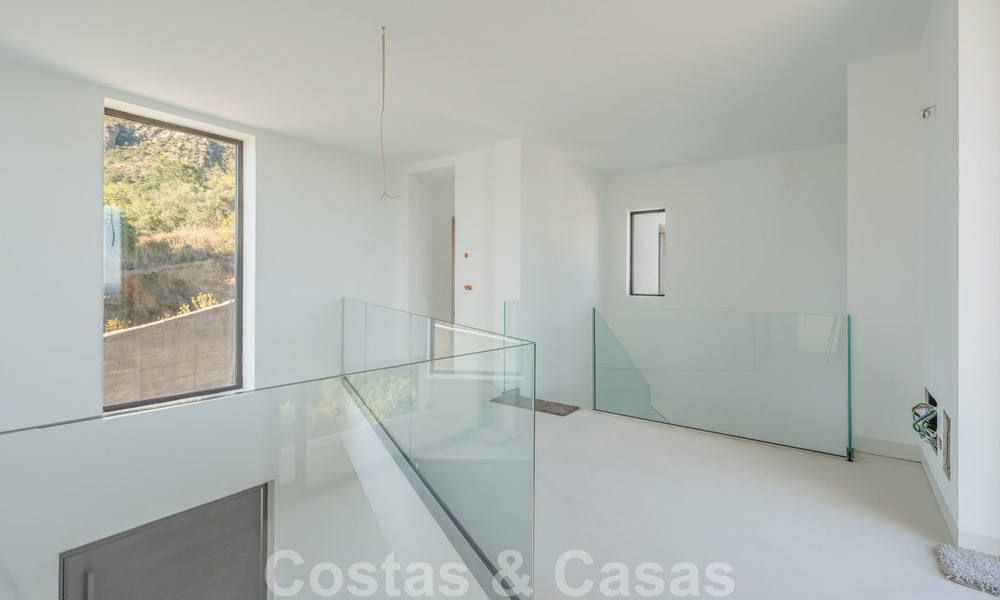 Modern villa to be finished for sale surrounded by 360º views of the mountains, lake and sea, close to Marbella 61947