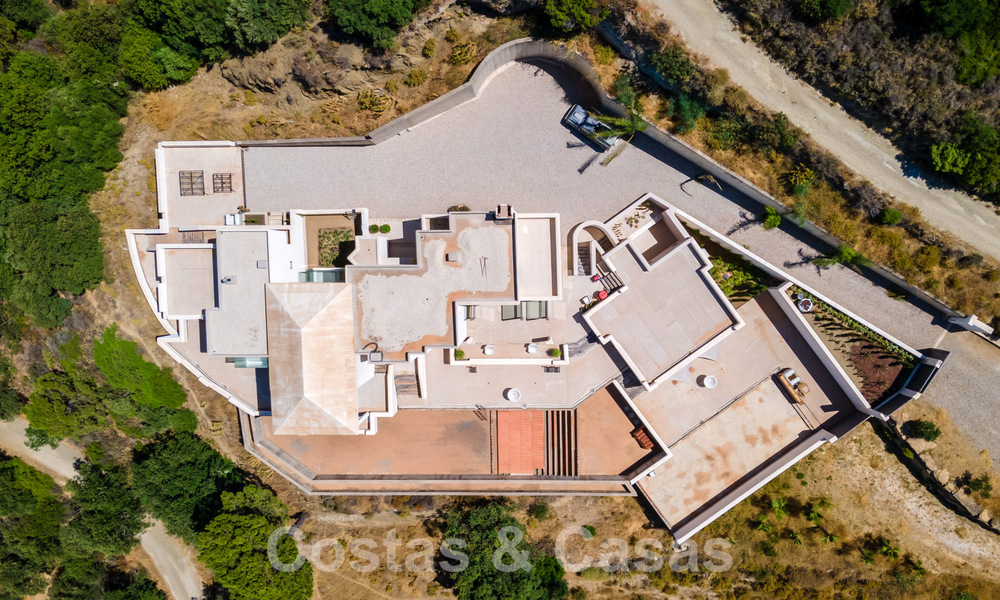 Modern villa to be finished for sale surrounded by 360º views of the mountains, lake and sea, close to Marbella 61949