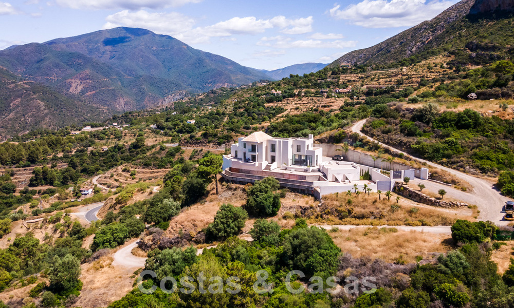 Modern villa to be finished for sale surrounded by 360º views of the mountains, lake and sea, close to Marbella 61950