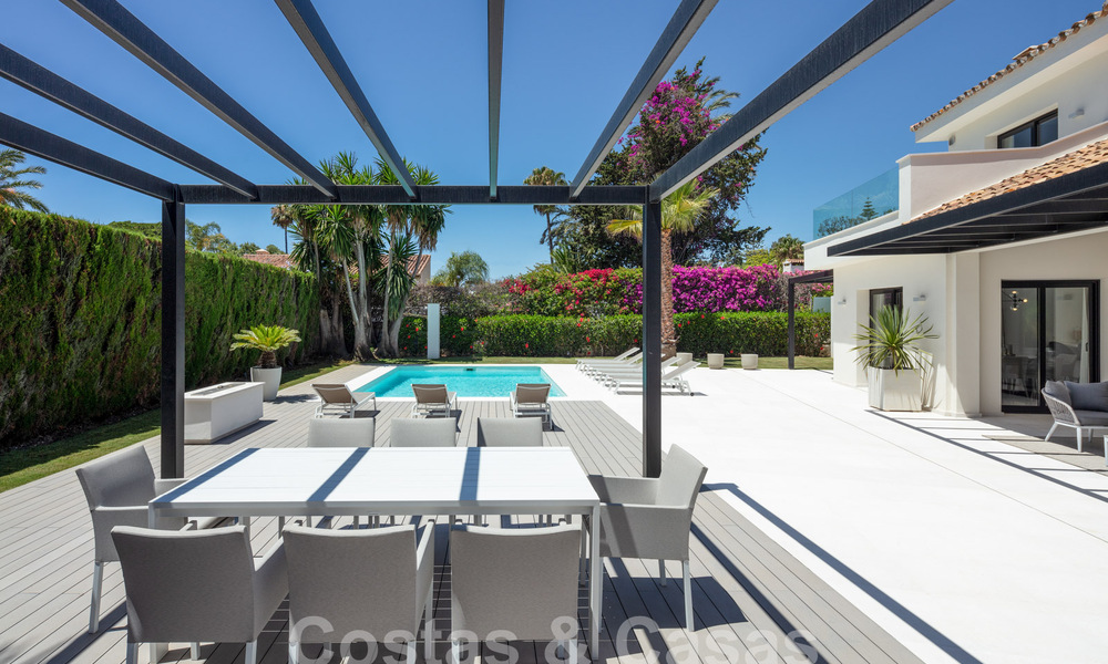 Modern, Mediterranean luxury villa for sale in a sought-after beach urbanisation in San Pedro, Marbella 62061