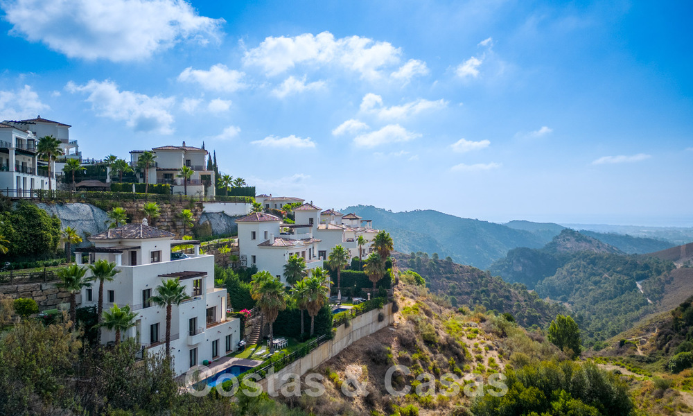 Spacious, detached villa for sale in an exclusive, gated community in Benahavis - Marbella 62119