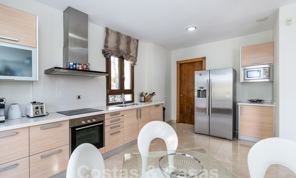 Spacious, detached villa for sale in an exclusive, gated community in Benahavis - Marbella 62127