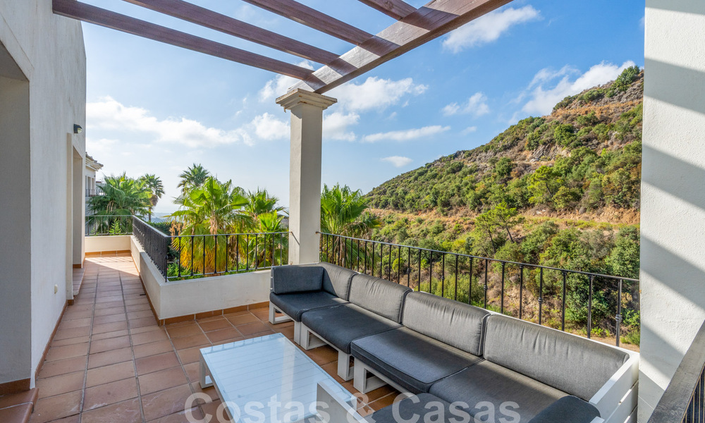 Spacious, detached villa for sale in an exclusive, gated community in Benahavis - Marbella 62136