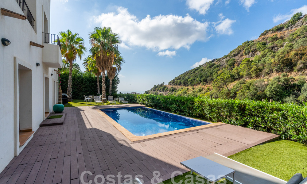 Spacious, detached villa for sale in an exclusive, gated community in Benahavis - Marbella 62164