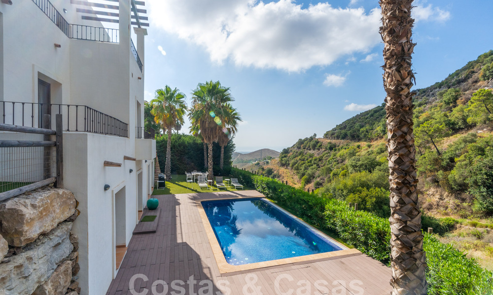 Spacious, detached villa for sale in an exclusive, gated community in Benahavis - Marbella 62174