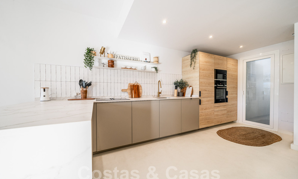 Move-in ready! Charming renovated garden apartment for sale in gated community in La Quinta, Benahavis - Marbella 62187