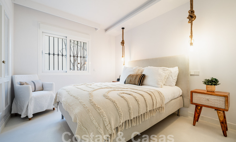 Move-in ready! Charming renovated garden apartment for sale in gated community in La Quinta, Benahavis - Marbella 62190
