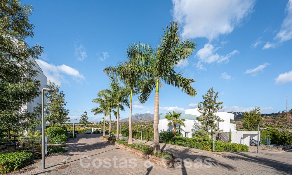 Move-in ready! Modern, luxurious penthouse for sale bordering the golf course, with sea and golf views, East Marbella 62257