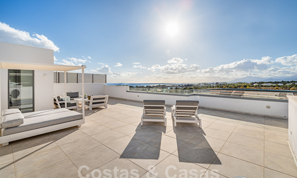 Move-in ready! Modern, luxurious penthouse for sale bordering the golf course, with sea and golf views, East Marbella 62261