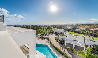 Move-in ready! Modern, luxurious penthouse for sale bordering the golf course, with sea and golf views, East Marbella 62264 