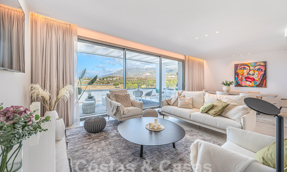 Move-in ready! Modern, luxurious penthouse for sale bordering the golf course, with sea and golf views, East Marbella 62291