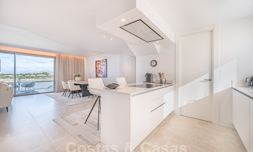 Move-in ready! Modern, luxurious penthouse for sale bordering the golf course, with sea and golf views, East Marbella 62292