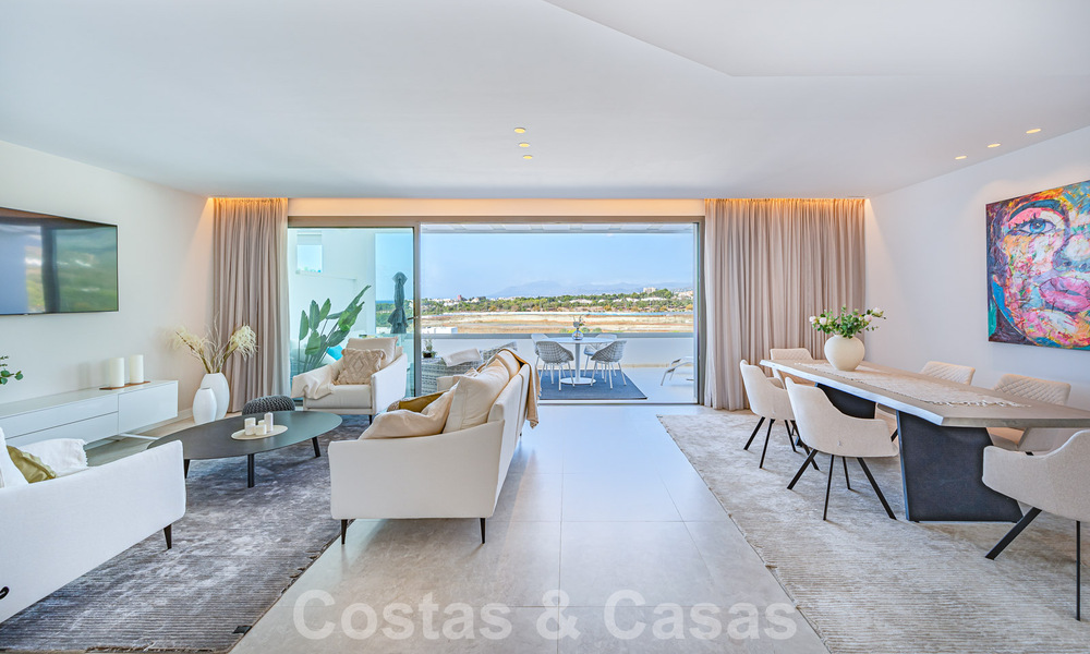Move-in ready! Modern, luxurious penthouse for sale bordering the golf course, with sea and golf views, East Marbella 62296