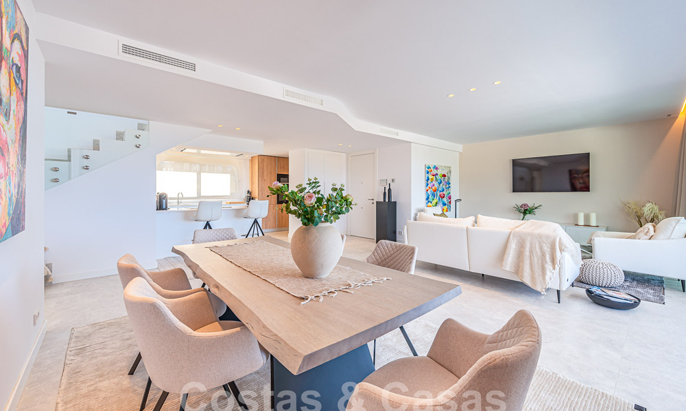 Move-in ready! Modern, luxurious penthouse for sale bordering the golf course, with sea and golf views, East Marbella 62298
