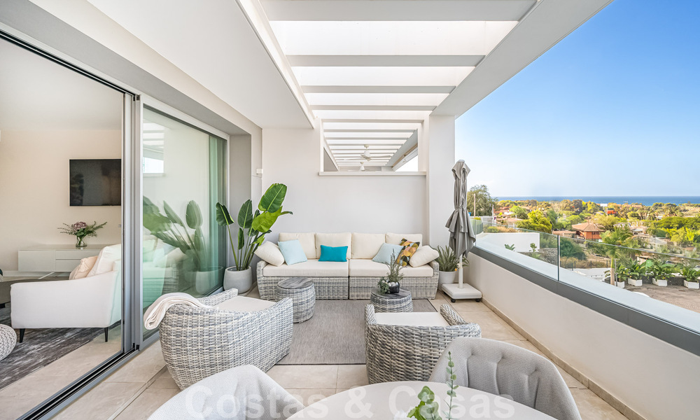 Move-in ready! Modern, luxurious penthouse for sale bordering the golf course, with sea and golf views, East Marbella 62301