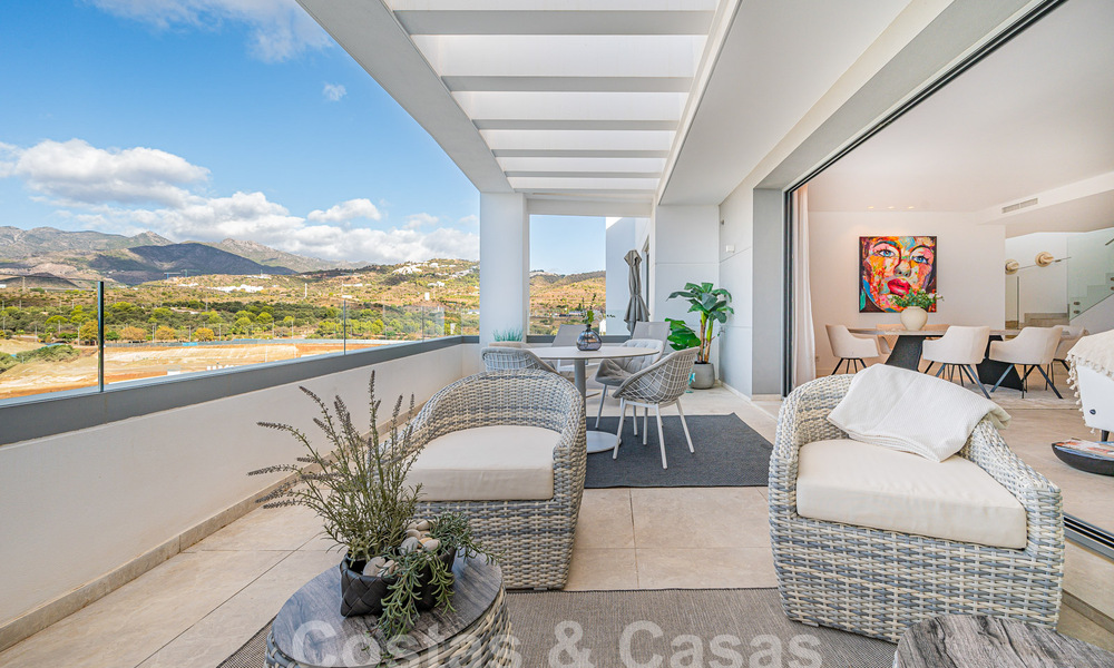 Move-in ready! Modern, luxurious penthouse for sale bordering the golf course, with sea and golf views, East Marbella 62304